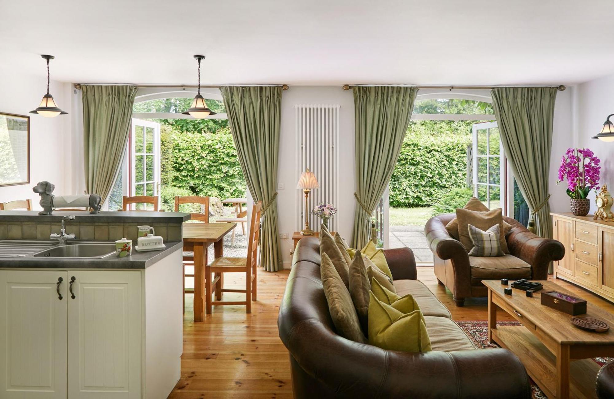 글라스로우 Old Stable Mews Castle Leslie 빌라 외부 사진