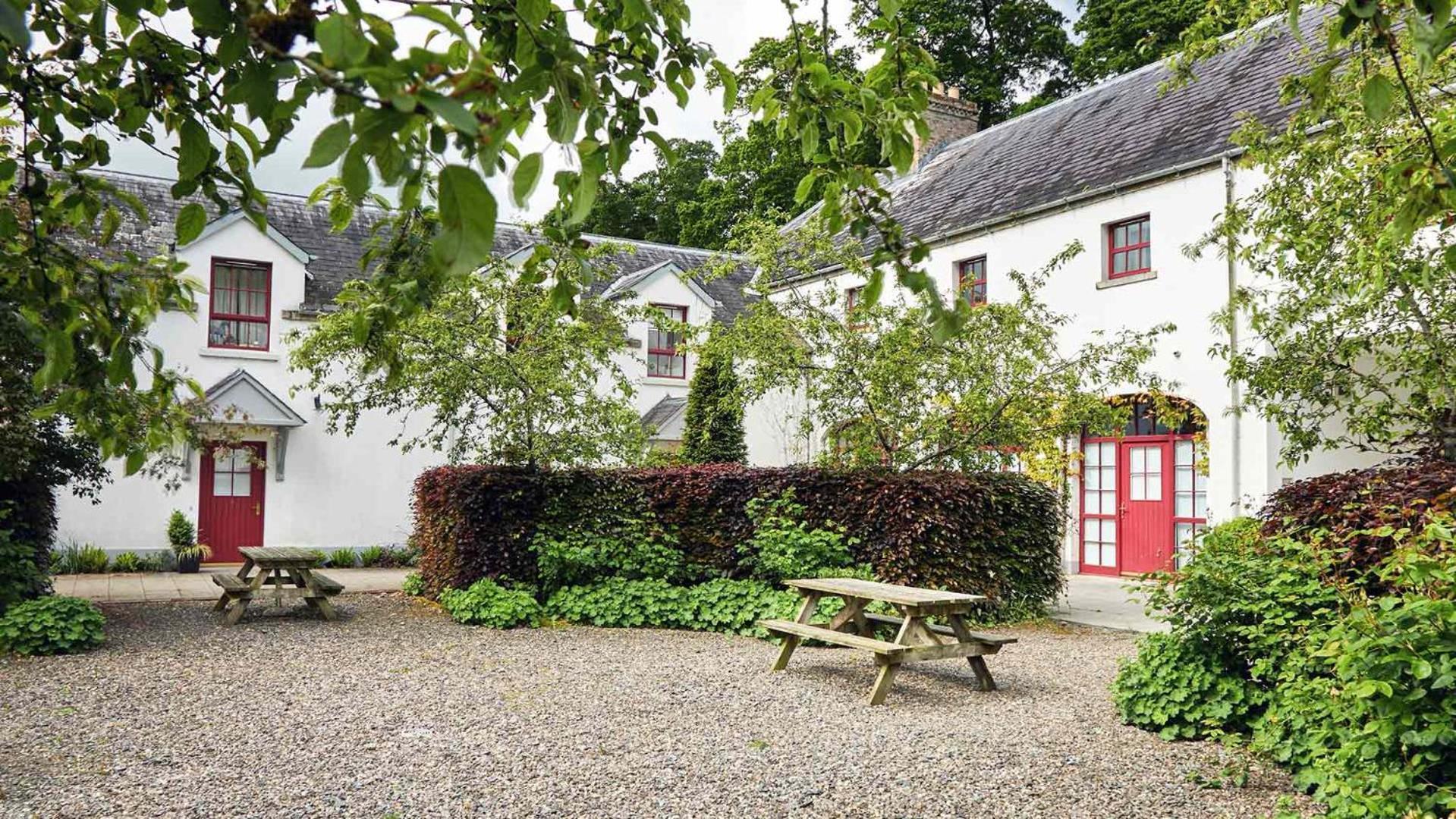글라스로우 Old Stable Mews Castle Leslie 빌라 외부 사진
